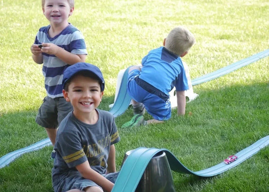 Geschenkidee für Kinder von 3–8 Jahren: Super Circuit – das kreative, batterielose Spielzeug für glückliche Kinder.