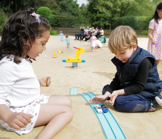 Jouer en Famille : Comment Super Circuit Rassemble Petits et Grands 👨👩👦❤️